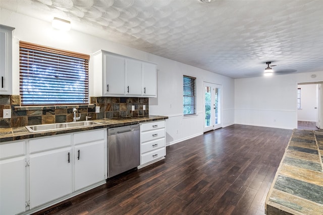 kitchen featuring decorative backsplash, dark wood-type flooring, a textured ceiling, a sink, and dishwasher
