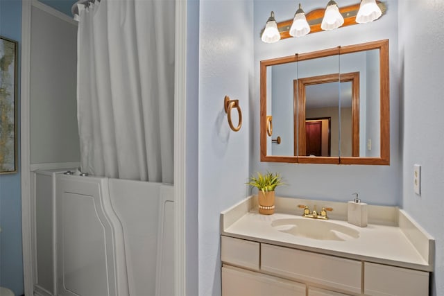bathroom with a shower with shower curtain and vanity