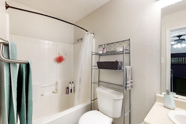 bathroom with a textured wall, toilet, shower / bathtub combination with curtain, a textured ceiling, and a ceiling fan