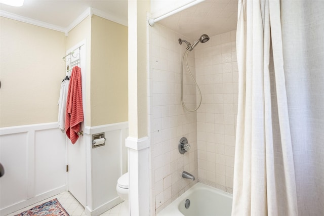 1076 N Cedar St, Muenster, TX 76252 - bathroom with crown molding, shower / tub combo with curtain, a decorative wall, toilet, and a wainscoted wall