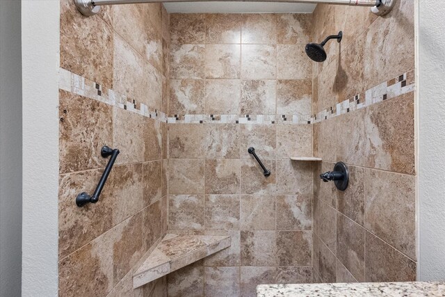 806 Marigold Dr, Cedar Hill, TX 75104 - details featuring tiled shower