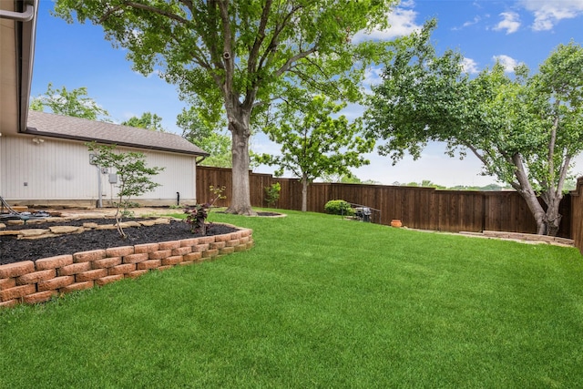 view of yard featuring a fenced backyard