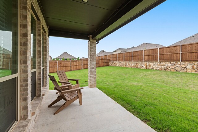 view of yard featuring a fenced backyard and a patio area
