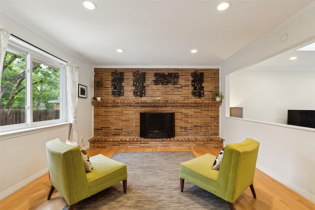 living room with baseboards, recessed lighting, and wood finished floors