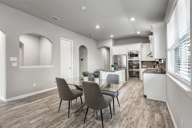 dining area with recessed lighting, baseboards, visible vents, and light wood-style flooring