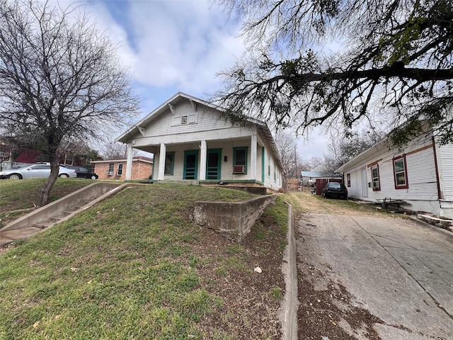view of front facade with covered porch