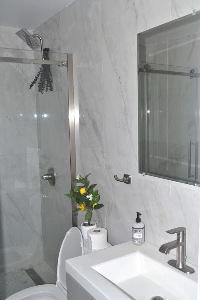 372 Shoreline Dr, Azle, TX 76020 - full bath featuring a marble finish shower, vanity, toilet, and tile walls