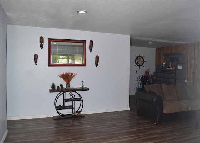 372 Shoreline Dr, Azle, TX 76020 - interior space with baseboards, recessed lighting, and wood finished floors
