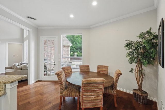 dining room featuring visible vents, ornamental molding, wood finished floors, baseboards, and recessed lighting