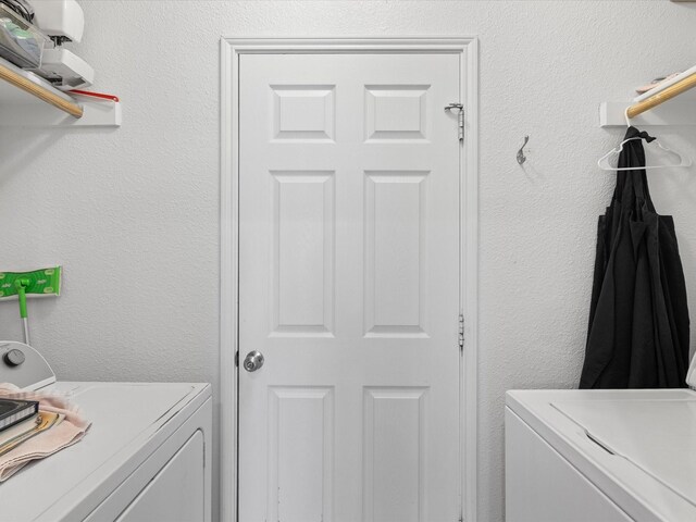 1646 Country Hls, Waxahachie, TX 75165 - clothes washing area featuring a textured wall, laundry area, and washing machine and clothes dryer