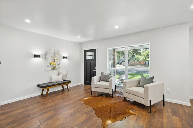 2008 Custer Pkwy, Richardson, TX 75080 - sitting room with recessed lighting, wood finished floors, and baseboards
