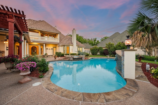 5404 Miramar Ln, Colleyville, TX 76034 - pool at dusk featuring a pool with connected hot tub
