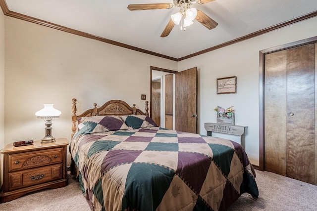 bedroom with crown molding, a ceiling fan, a closet, and light colored carpet