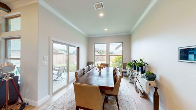 dining area with crown molding, light wood-style floors, recessed lighting, baseboards, and visible vents