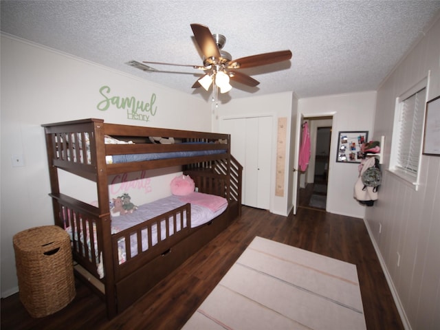 1346 Hillcrest Dr, Graham, TX 76450 - bedroom with ornamental molding, a textured ceiling, ceiling fan, and wood finished floors