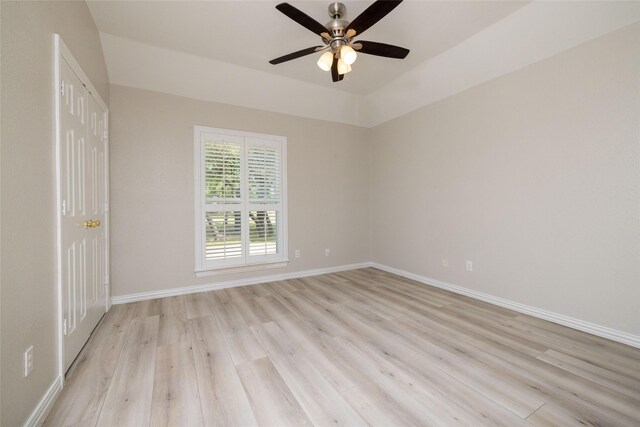 empty room featuring light wood-type flooring, baseboards, and ceiling fan