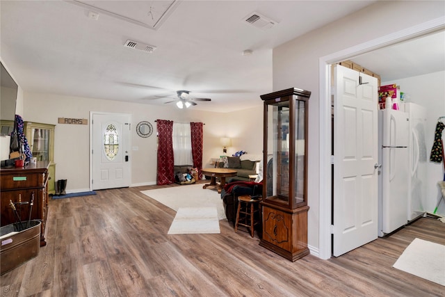 entryway featuring ceiling fan, visible vents, and wood finished floors