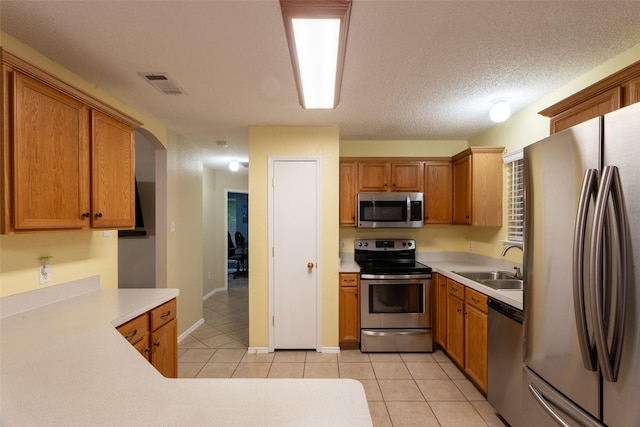 kitchen featuring visible vents, a sink, appliances with stainless steel finishes, and light countertops