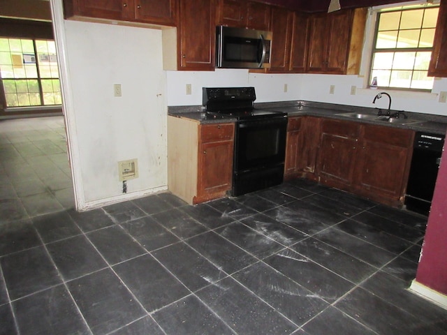 4231 Scenic Dr, Shreveport, LA 71119 - kitchen featuring a sink, dark countertops, black appliances, and a wealth of natural light