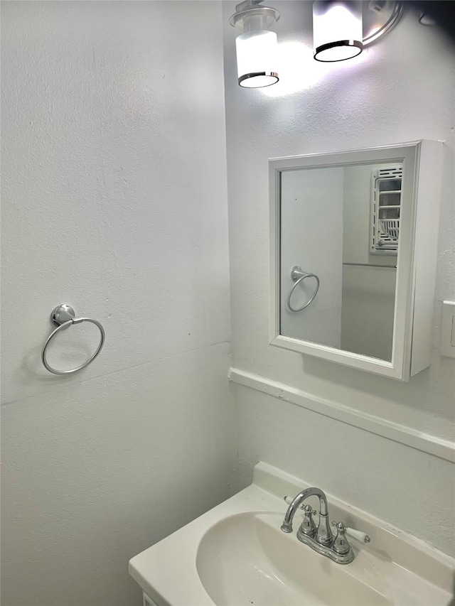bathroom featuring a sink