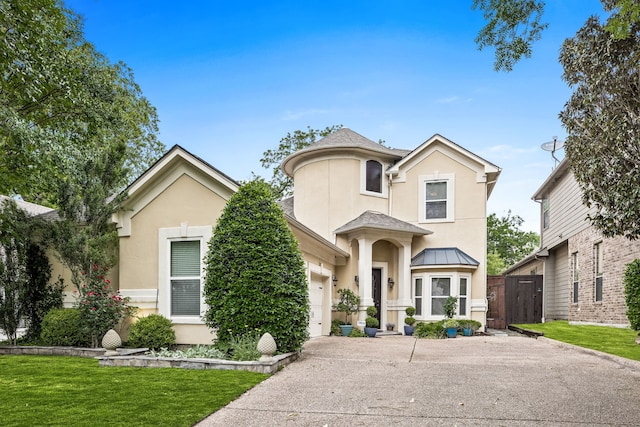 view of front of home featuring stucco siding, driveway, a garage, and a standing seam roof