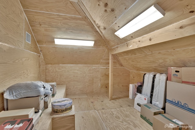 314 Gentilly Cir, Shreveport, LA 71106 - bathroom featuring lofted ceiling