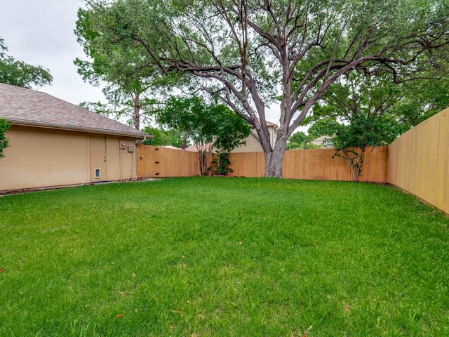 view of yard featuring a fenced backyard