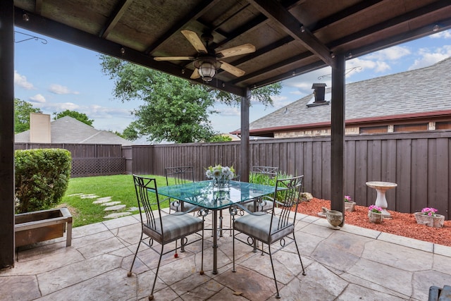 view of patio / terrace featuring a fenced backyard, outdoor dining space, and ceiling fan