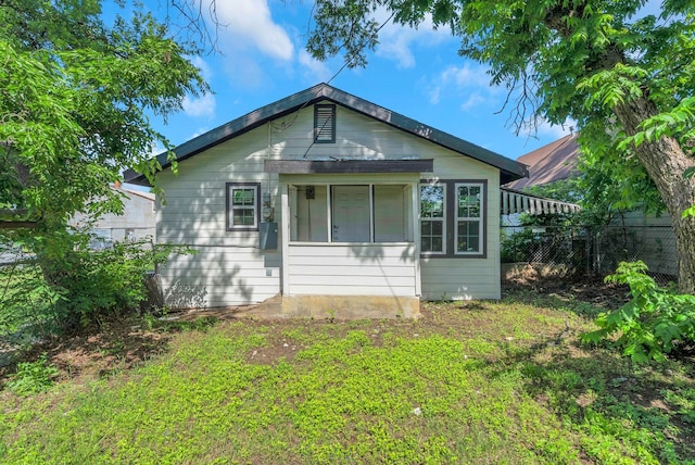 bungalow-style house with fence