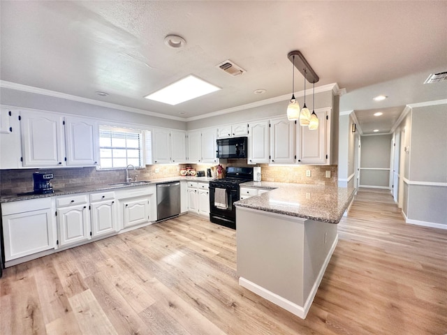 104 W Perry St, Frankston, TX 75763 - kitchen with a peninsula, visible vents, ornamental molding, and black appliances