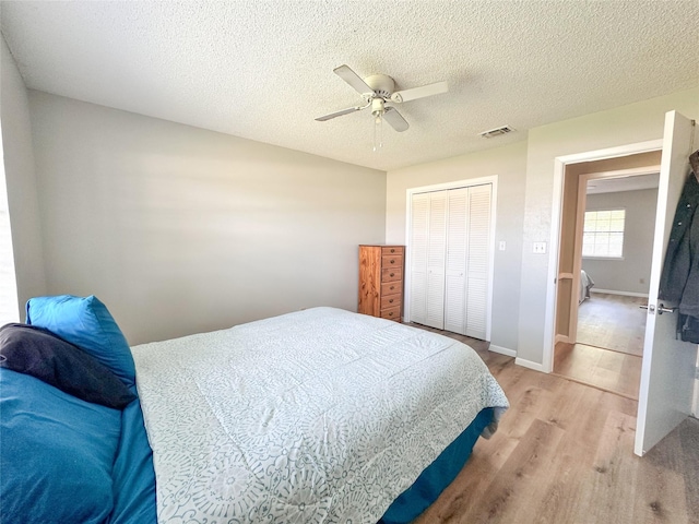 104 W Perry St, Frankston, TX 75763 - bedroom featuring visible vents, a closet, baseboards, a ceiling fan, and light wood finished floors