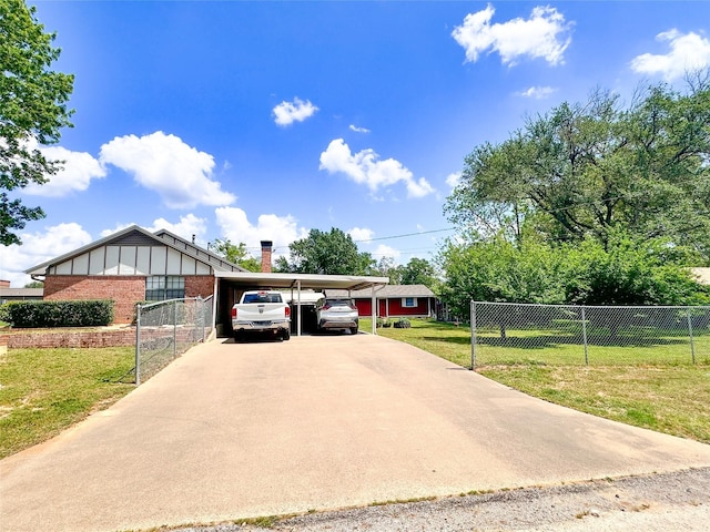 104 W Perry St, Frankston, TX 75763 - view of front facade featuring brick siding, driveway, fence, and a front lawn