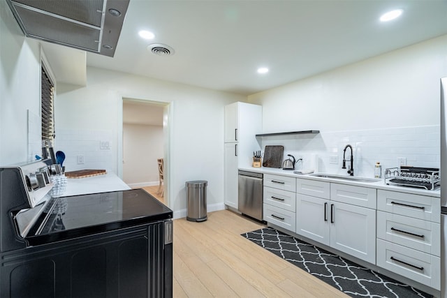kitchen with a sink, dishwasher, tasteful backsplash, visible vents, and range with electric stovetop