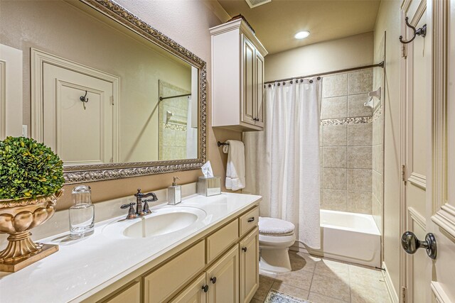 4230 Indian Creek Ln, Frisco, TX 75033 - full bath featuring toilet, tile patterned flooring, vanity, shower / bath combo with shower curtain, and recessed lighting