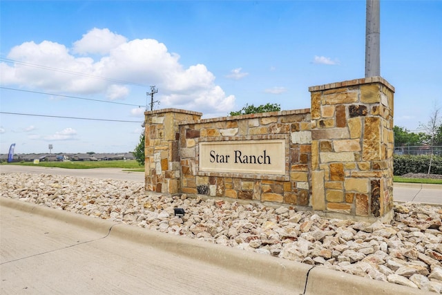 1036 Fairfax Dr, Godley, TX 76044 - view of community sign