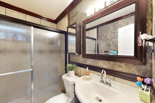 2241 Riviera Dr, Dallas, TX 75211 - bathroom featuring vanity, toilet, and ensuite bathroom