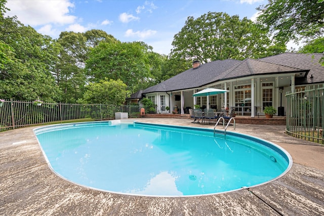 view of pool featuring fence, a fenced in pool, and a patio