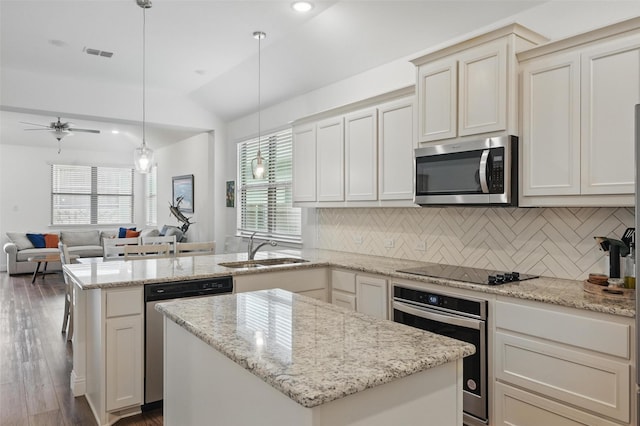 628 Coleman St, Aubrey, TX 76227 - kitchen featuring visible vents, appliances with stainless steel finishes, a center island, a sink, and a peninsula