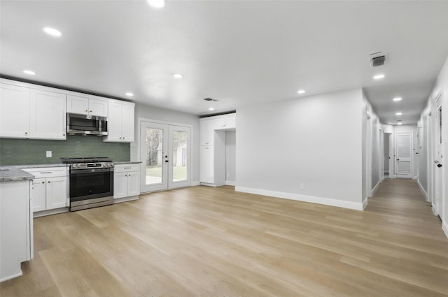 2708 Ash Park Dr, Richland Hills, TX 76118 - kitchen featuring stainless steel appliances, white cabinets, light wood finished floors, baseboards, and recessed lighting