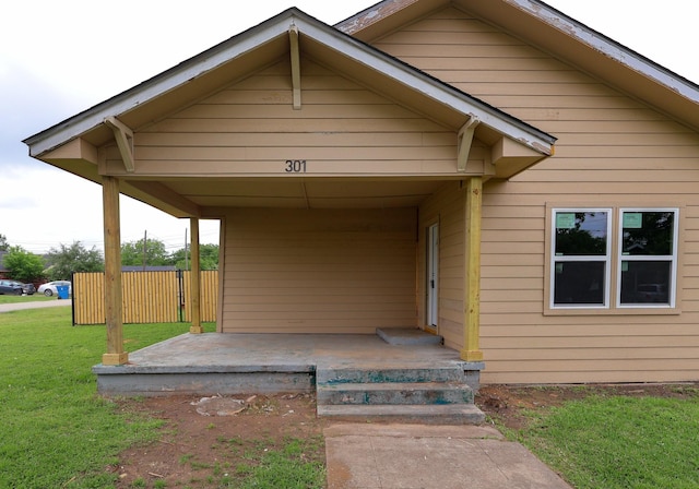 view of front of property with fence and a front lawn