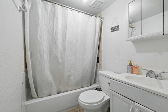 2805 Hale Ave, Fort Worth, TX 76106 - full bathroom featuring a textured wall, vanity, toilet, shower / bathtub combination with curtain, and visible vents