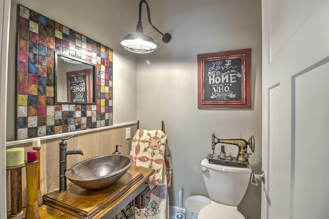 bathroom featuring a sink and toilet