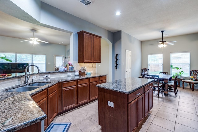 9204 Lockhart Dr, Arlington, TX 76002 - kitchen featuring a sink, ceiling fan, dark stone counters, plenty of natural light, and recessed lighting