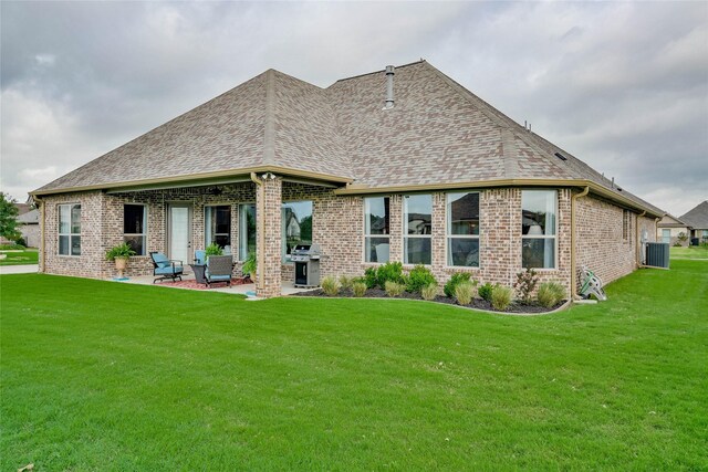 view of front of house featuring roof with shingles, a front lawn, stone siding, a garage, and driveway
