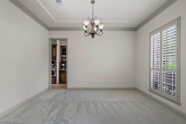 carpeted empty room featuring baseboards, visible vents, a tray ceiling, and a chandelier