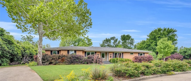 9528 Ash Creek Dr, Dallas, TX 75228 - ranch-style home featuring a front lawn