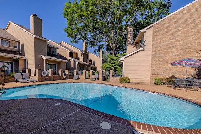 415 Oak Leaf Dr, Duncanville, TX 75137 - community pool with fence and a patio area