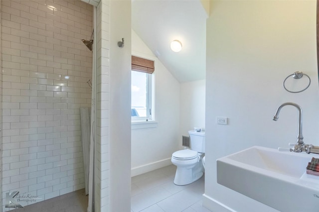 990 County Road 621, Tuscola, TX 79562 - bathroom featuring vaulted ceiling, tile patterned floors, baseboards, toilet, and tiled shower