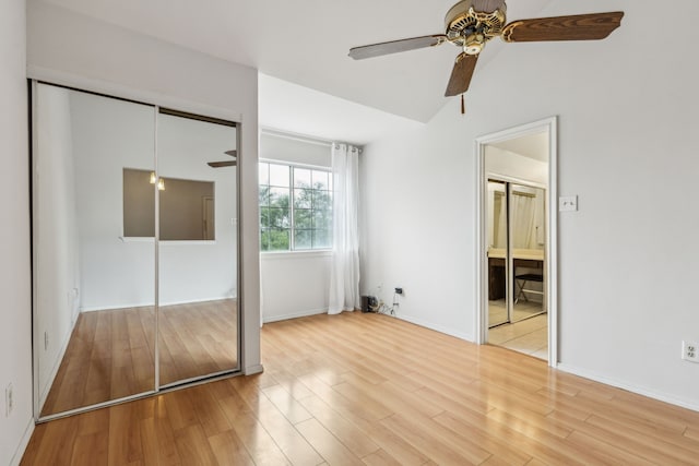 unfurnished bedroom with light wood-style floors, a ceiling fan, ensuite bathroom, and a closet