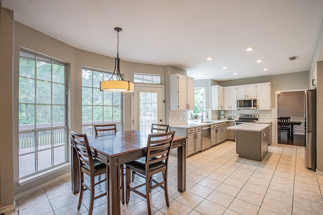dining space featuring recessed lighting, light tile patterned flooring, and visible vents